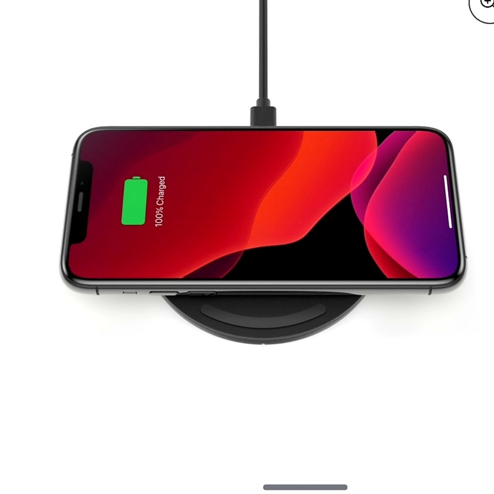 Samsung Wireless Fast Charging Pad.
